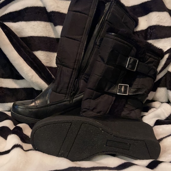 Wedged winter boots Size 9 - Picture 2 of 4